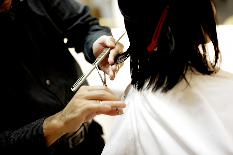 esthetique-GREOLIERES-min_haircut-834280